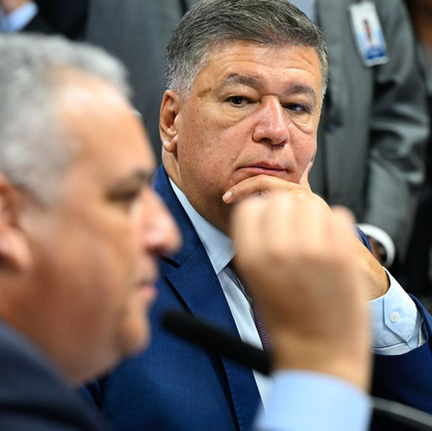 Senador Carlos Viana atua para ter dois ex-deputados como suplentes na reeleição ao Senado