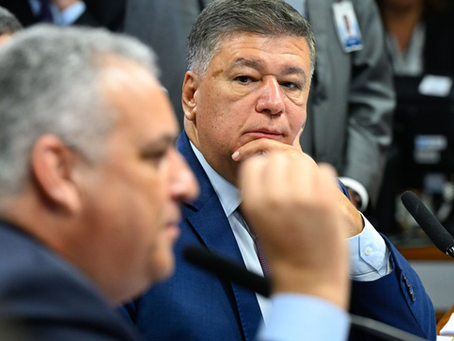 Senador Carlos Viana atua para ter dois ex-deputados como suplentes na reeleição ao Senado