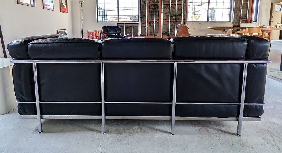 サムネイル： Cassina - LC2, 2 Fauteuil Grand confort, Petit modele, Trois places