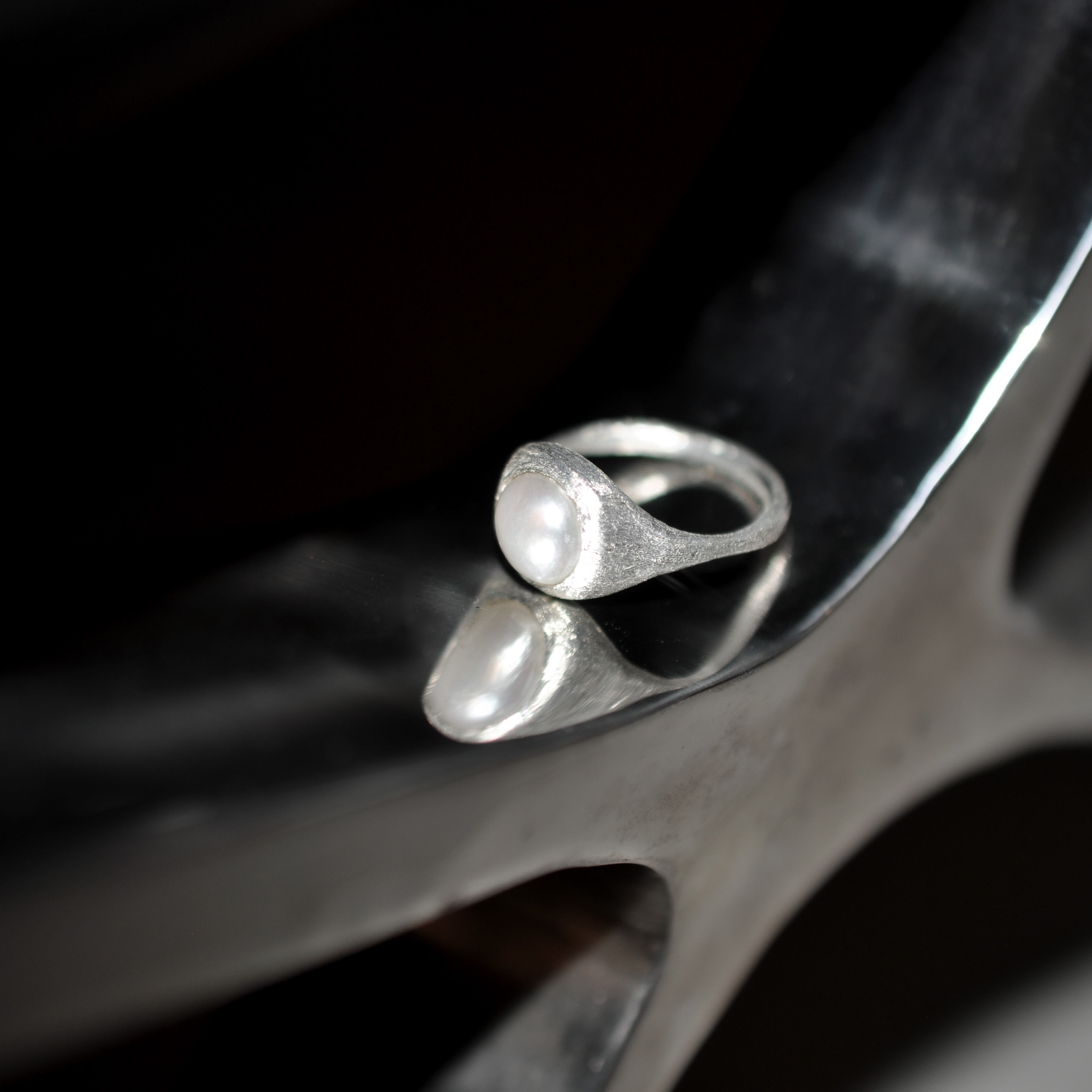 Venus UNI ring - ONE pearl 01