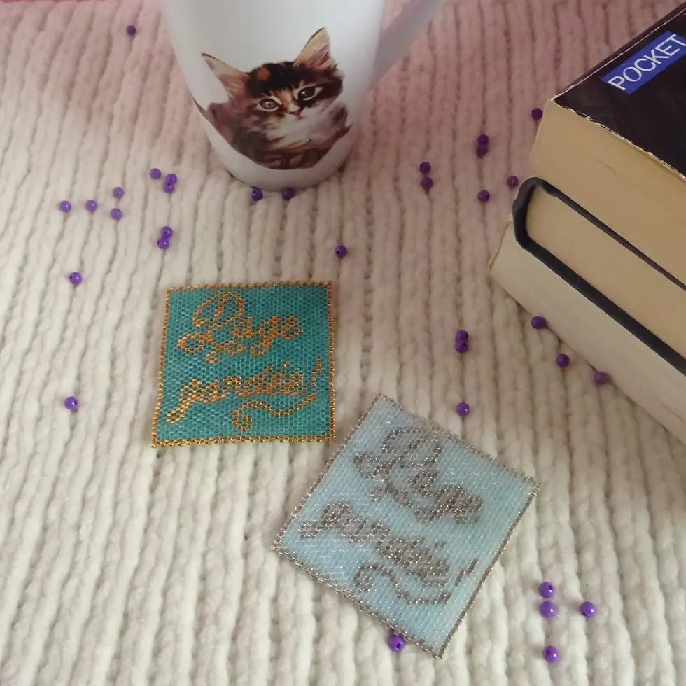 Marque-page message Page gardée ! en perles de rocaille