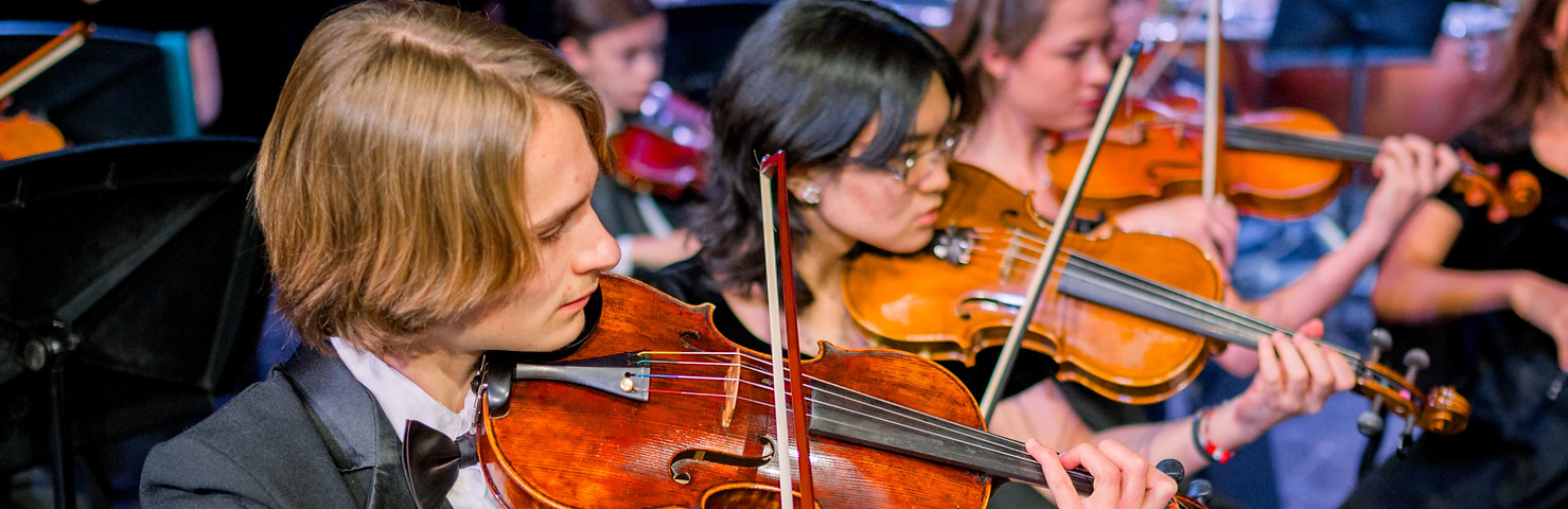 violinists performing