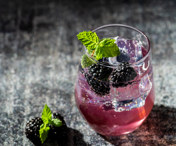 Mocktails with natural ingredients can be a good way to enjoy a drink without the negative inflammation that goes with alcohol.