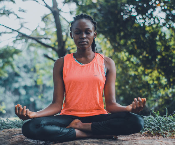 Mindfulness meditation has been shown to reduce sensitivity to pain.