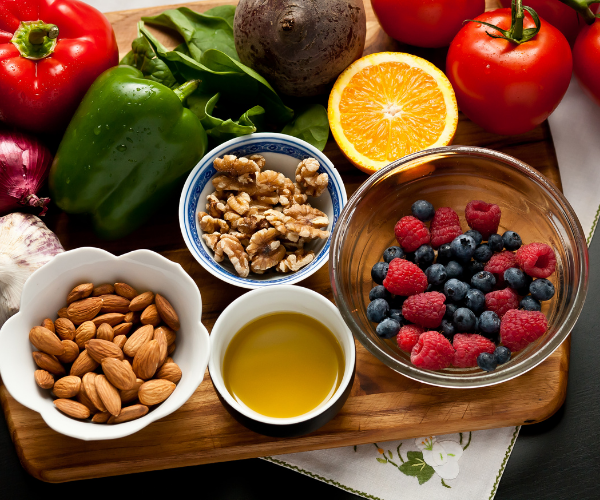 Diets rich in antioxidants have been shown to reduce pain and inflammation.