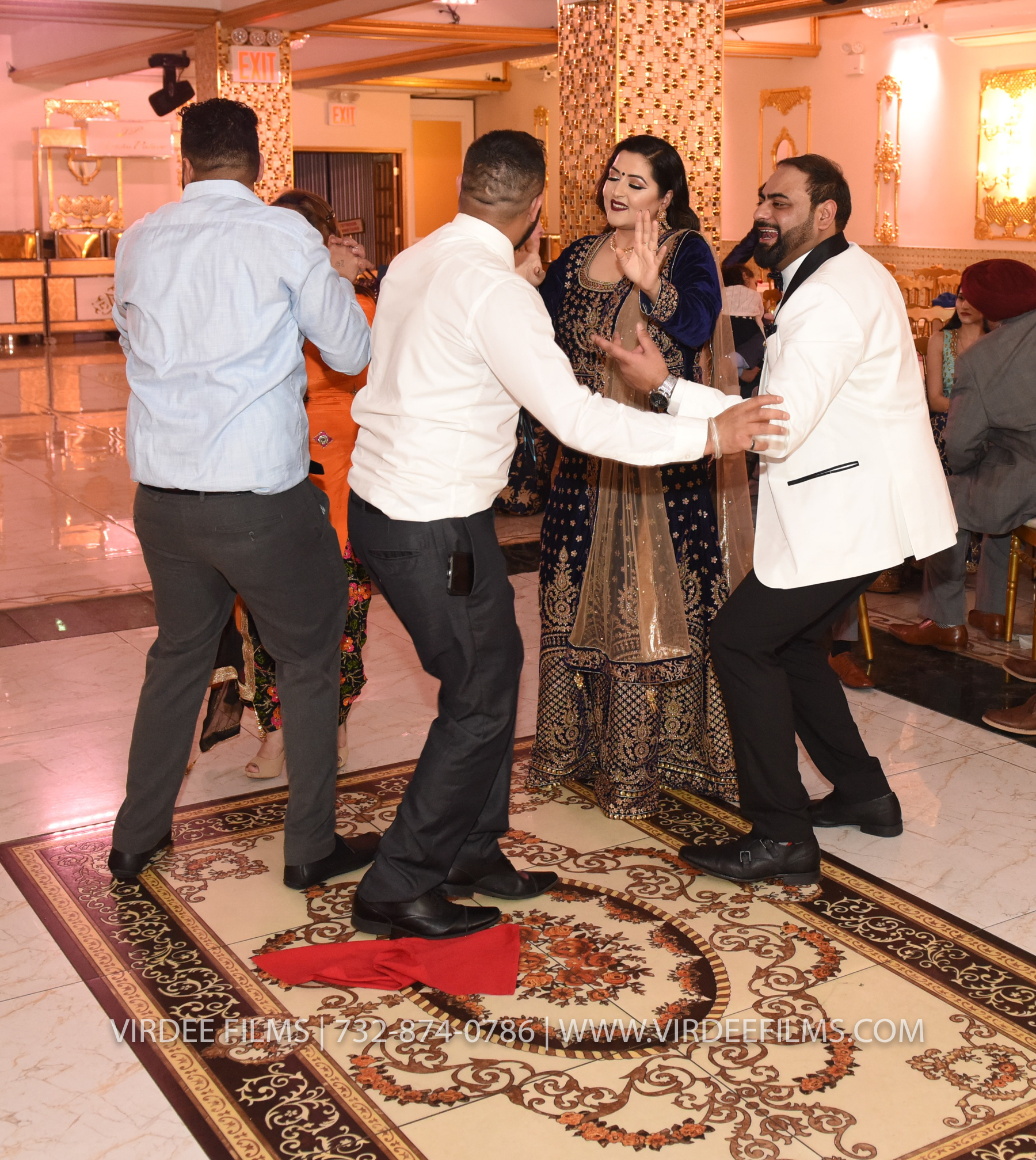 ZORA LOHRI (809)