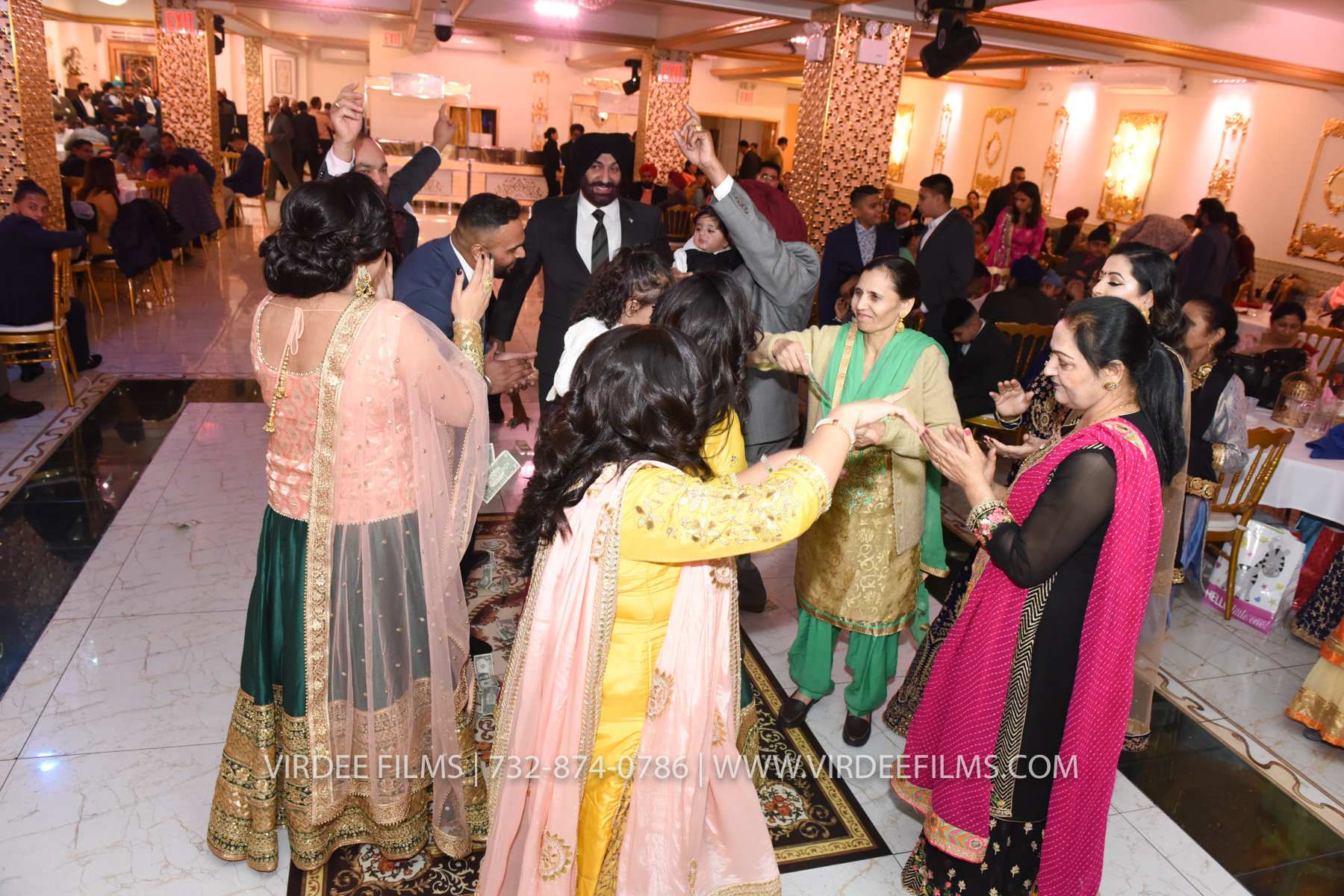 ZORA LOHRI (372)