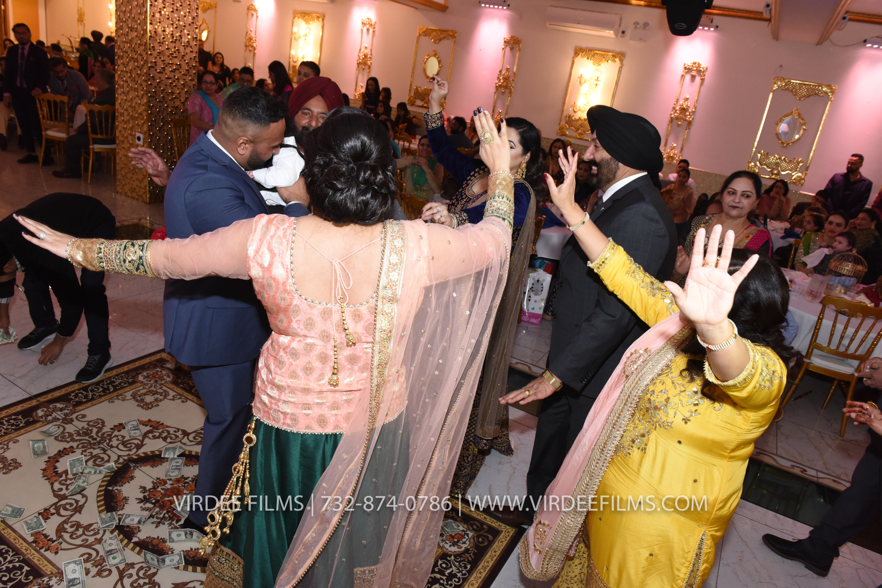 ZORA LOHRI (370)