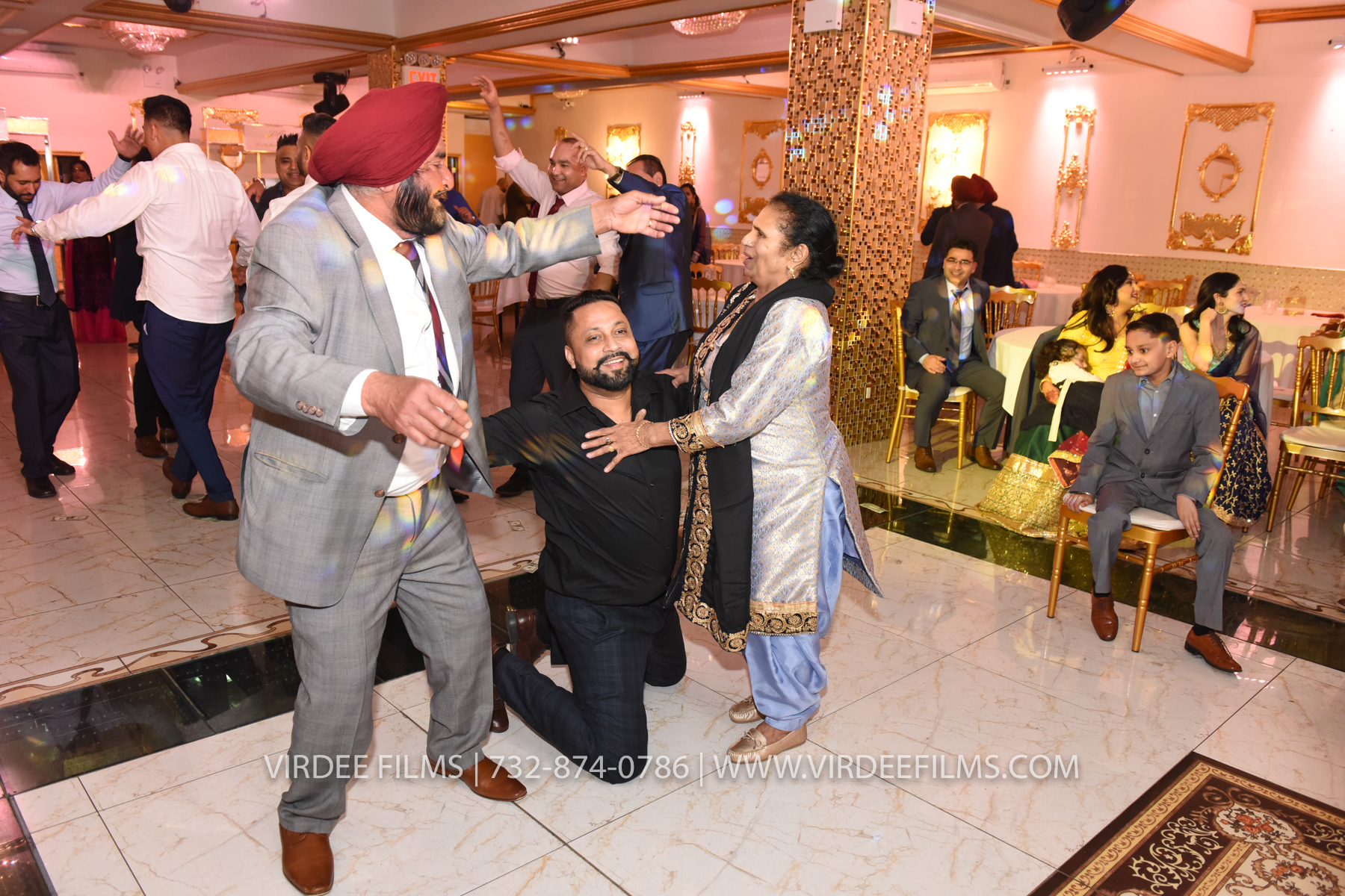 ZORA LOHRI (737)