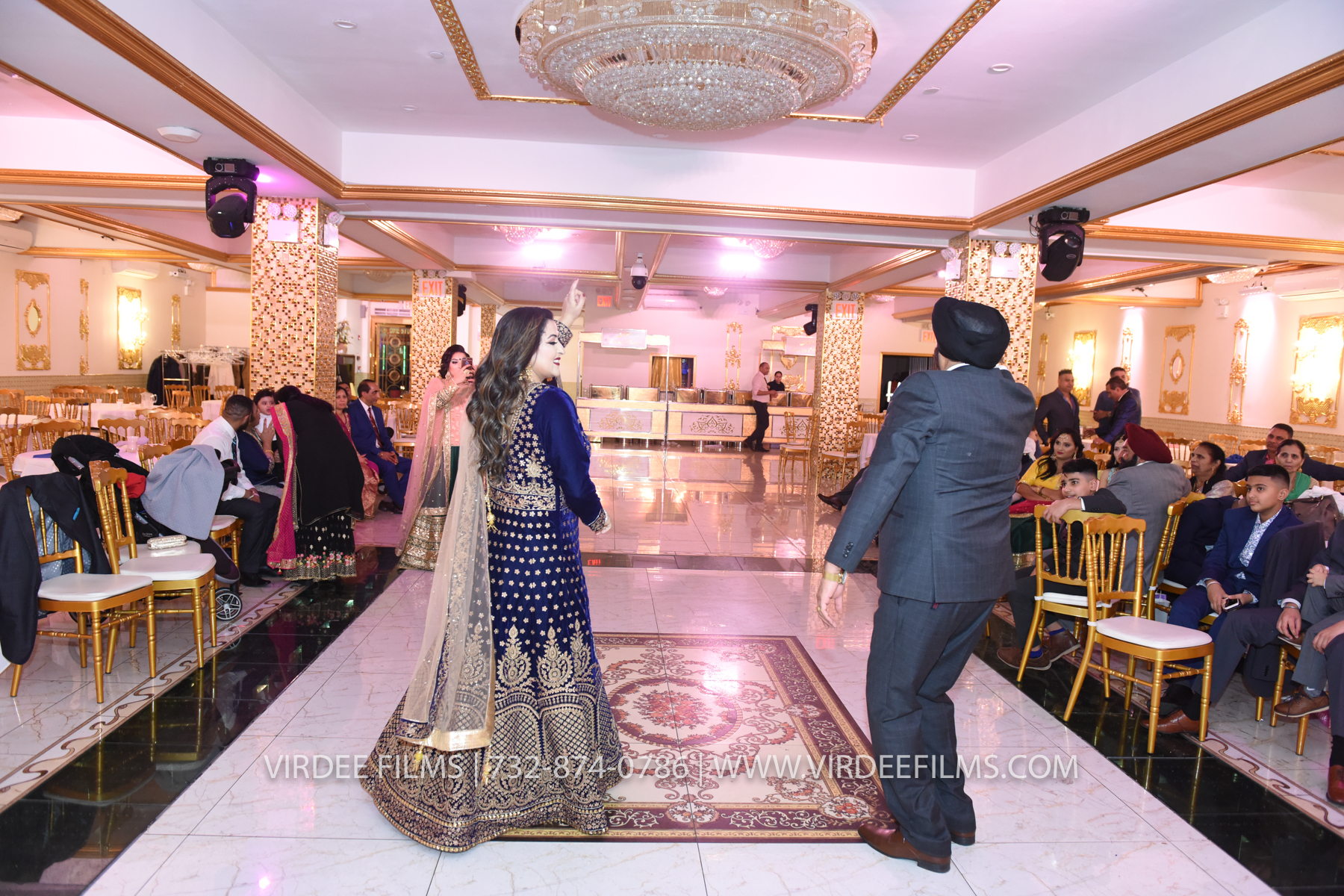 ZORA LOHRI (806)