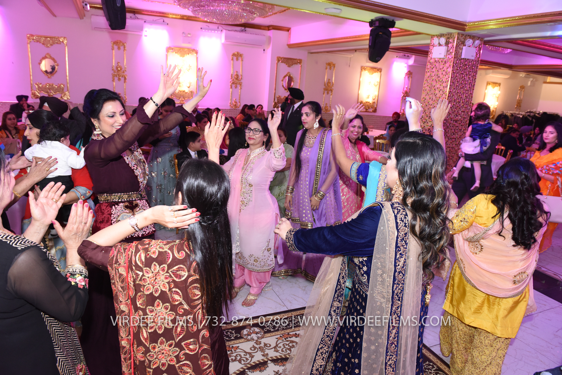 ZORA LOHRI (512)