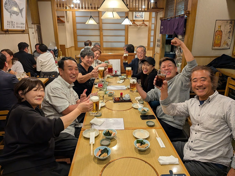 PADI Go Pro Night終了後の懇親会で交流する参加者の様子
