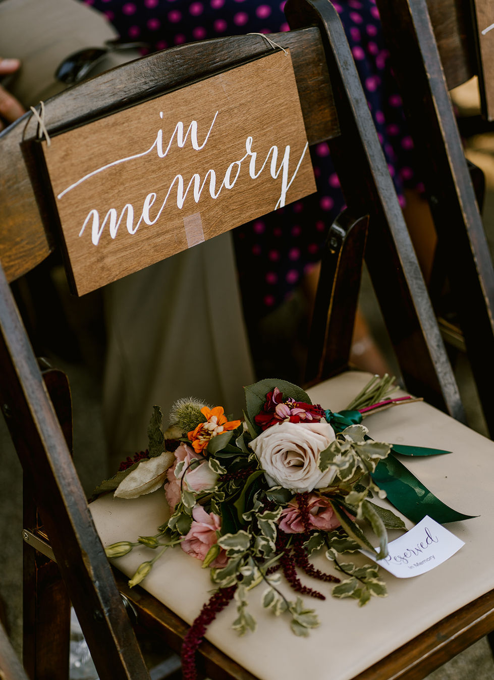 a chair with flowers and a sign that says in memory