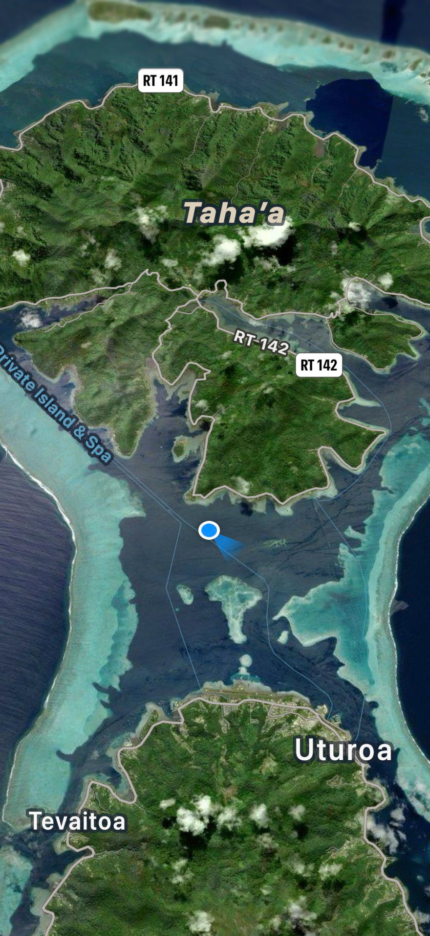 Crossing the bay between TaHaa and Raiatea