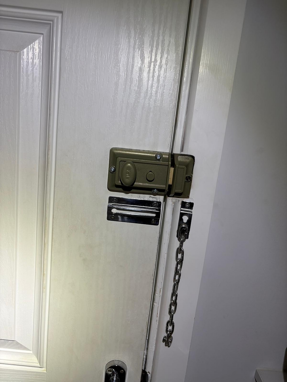 Night latch replacement by the handy handymen