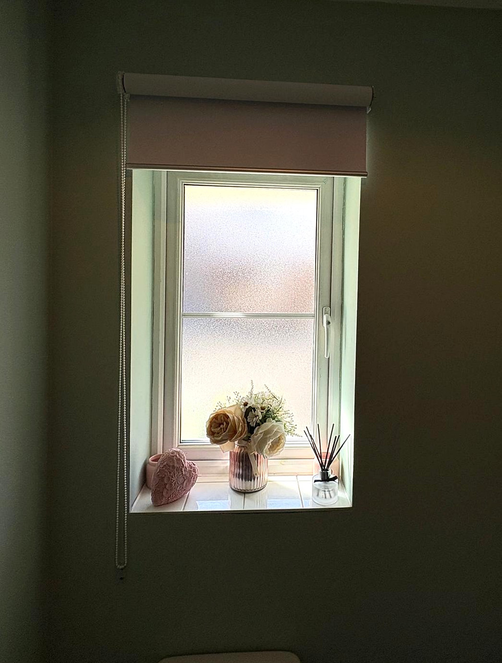 sevenoaks roller blind fitting