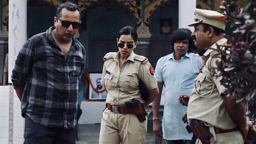 nidhi-singh-strikes-a-pose-in-her-police-avatar-on-the-sets-of-bahut-hua-samman.jpg