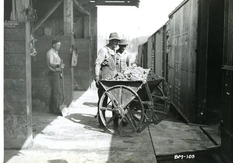 1943 Miners at Stibnite Mine Area.jpeg