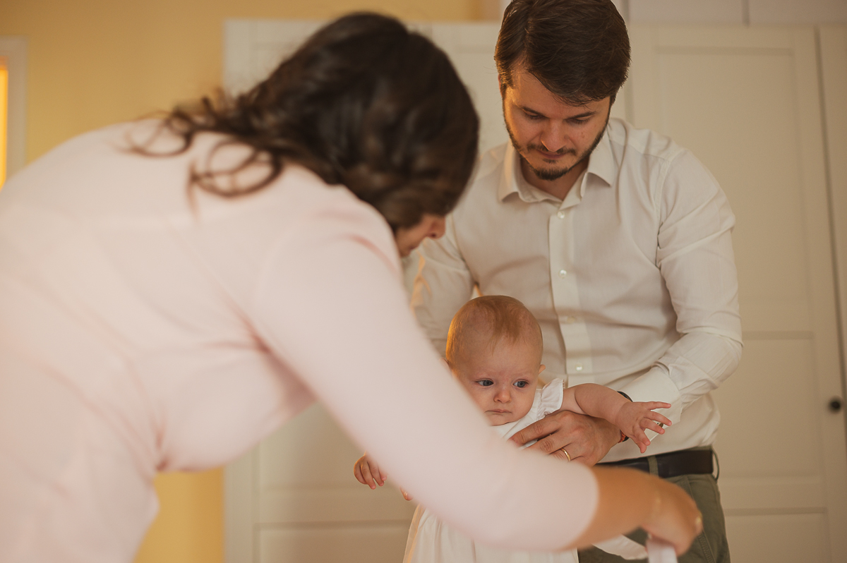 Famiglia riunita per la cerimonia religiosa, Milano