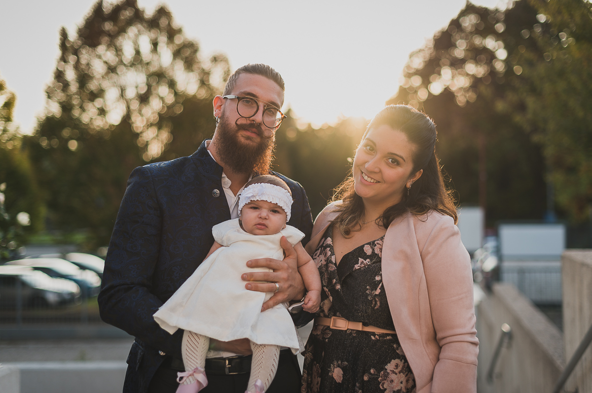 Famiglia al battesimo a Milano