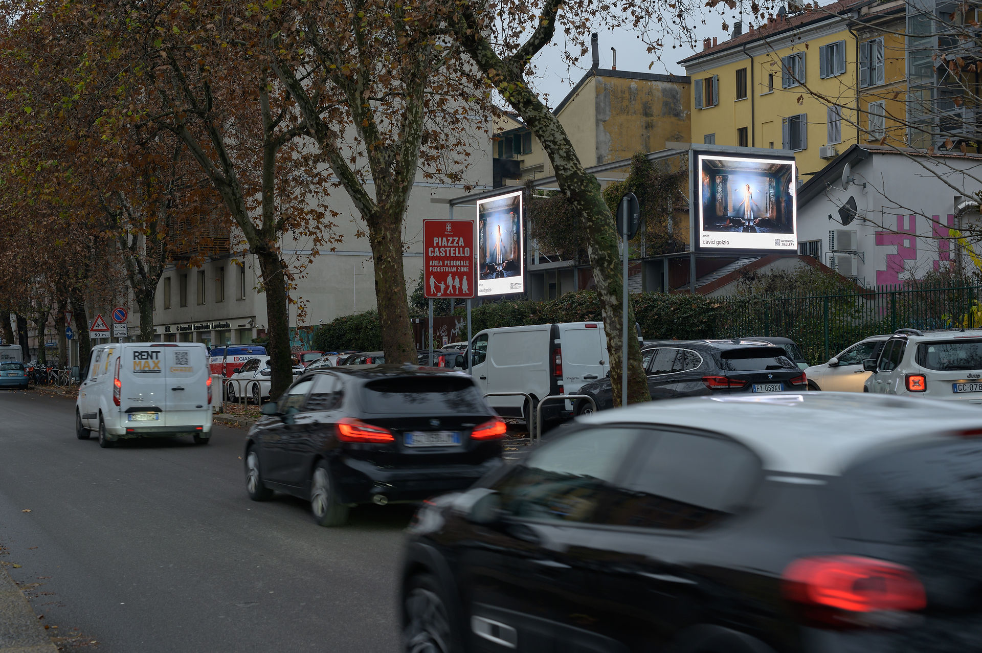 Cartelloni pubblicitari con opera d'arte a Milano