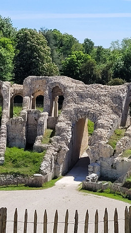 ARENES DE SAINTES LES CUVES