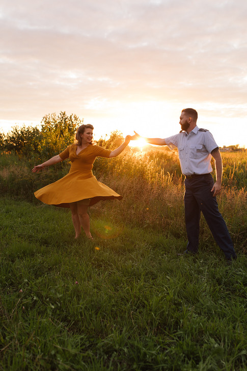 Séance fiançailles au golden hour