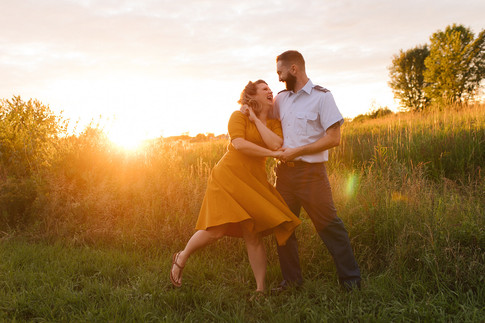 Séance fiançailles au golden hour