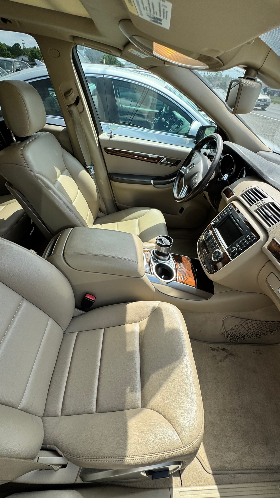 Thumbnail: 2011 Mercedes Benz R350