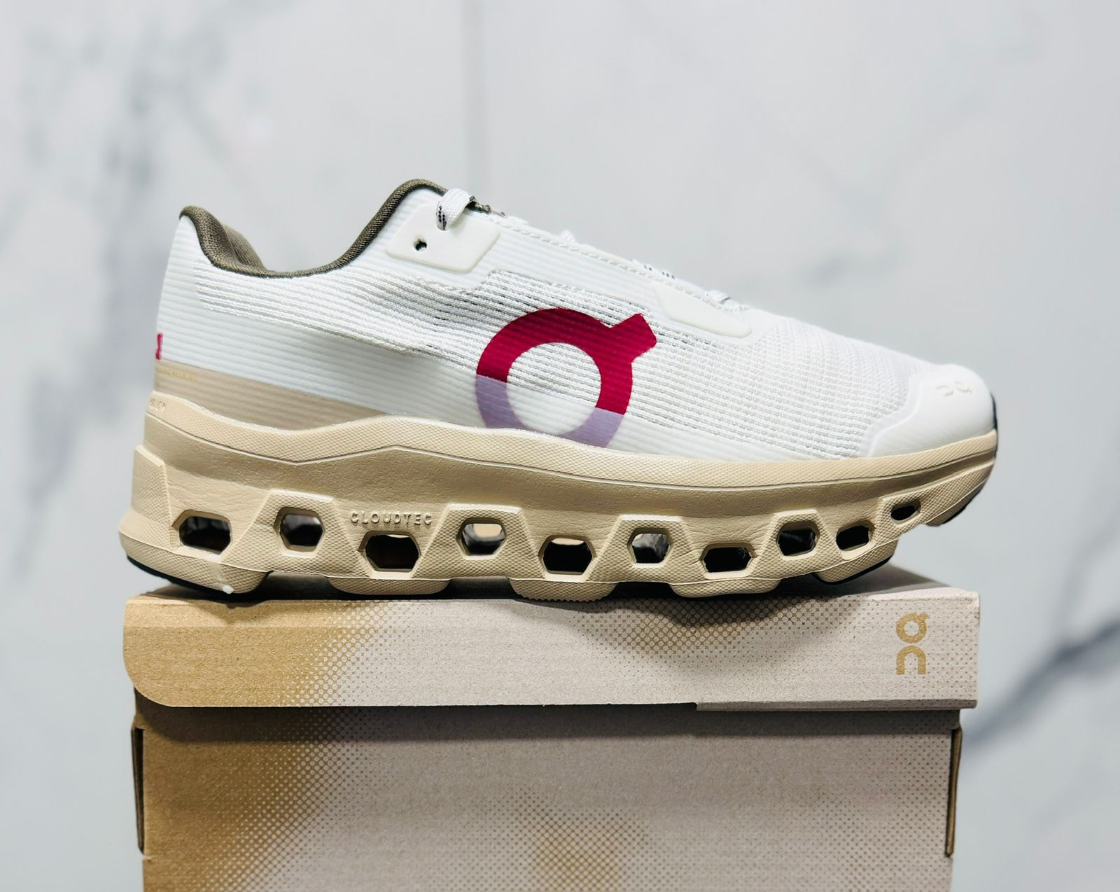ON RUNNING CLOUD MONSTER