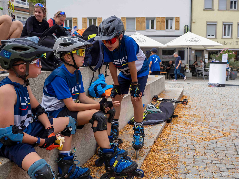 Entspannte Atmosphäre zwischen Eisdiele und Bratwurststand 😎😋🥳