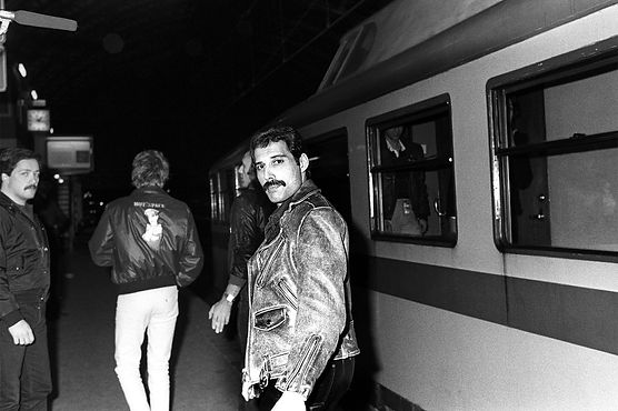 Freddie-Mercury-Stories (1).jpg