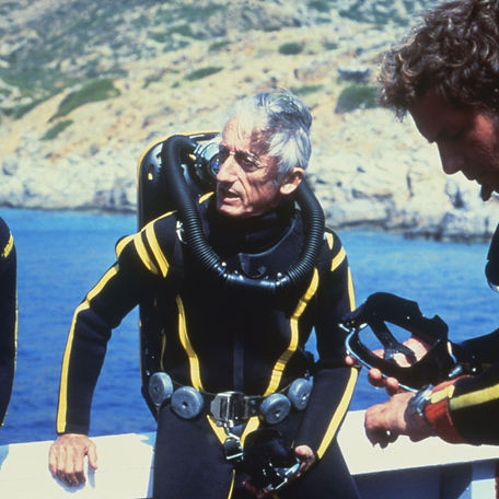 jacques-cousteau-wearing-diving-gear-514