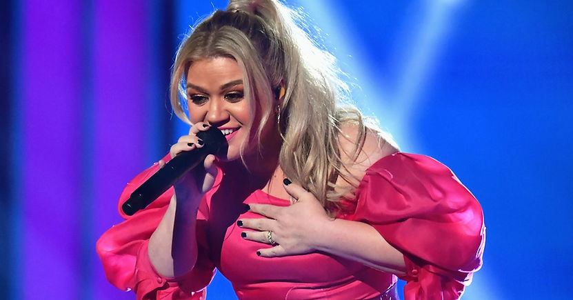 kellyclarkson-crop-1569935081-1680x880.j
