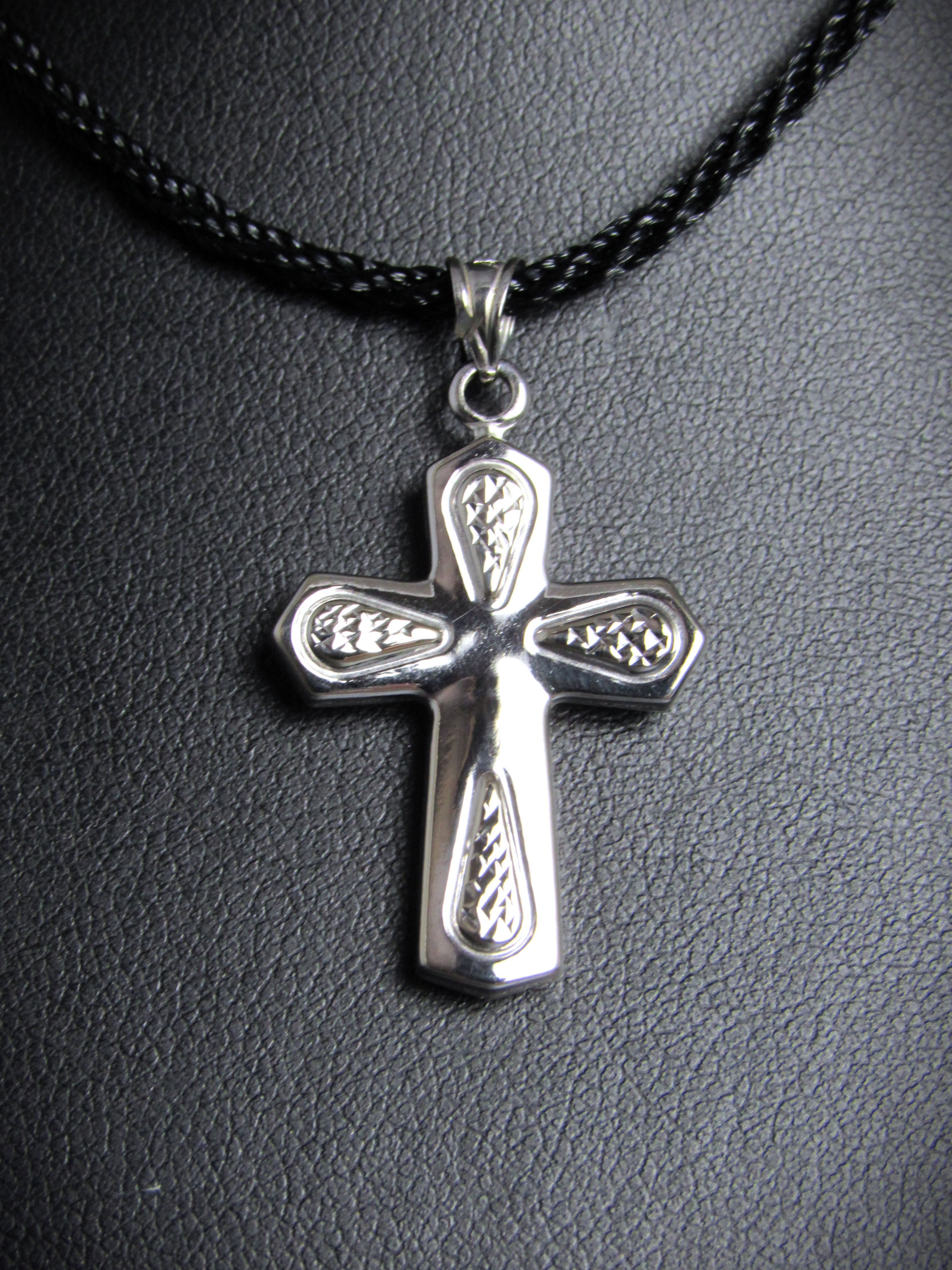 14KT White Gold Textured Cross Pendant