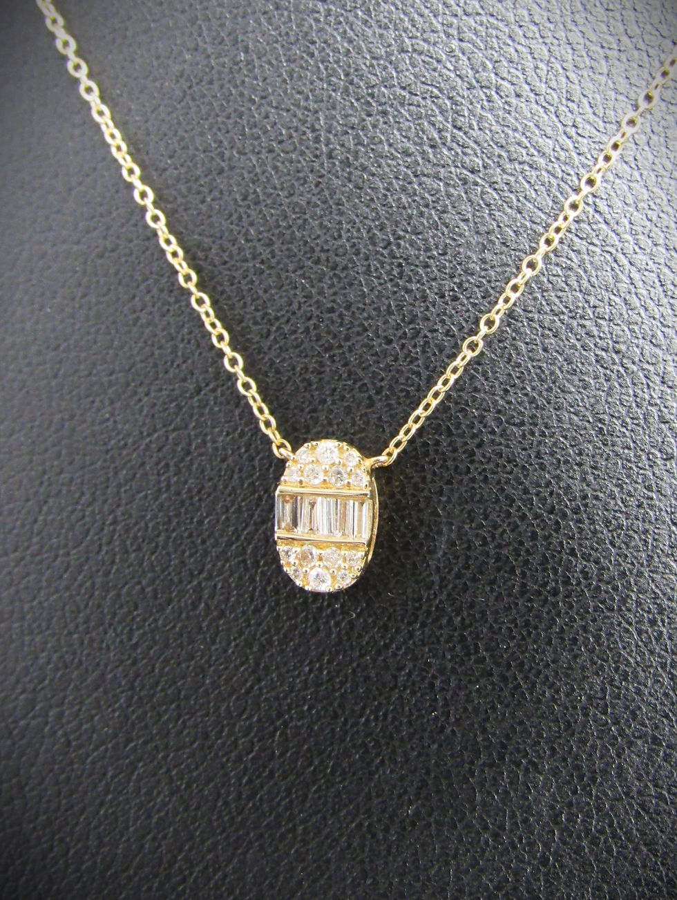 Thumbnail: 14KT Yellow Gold Diamond Oval Pendant