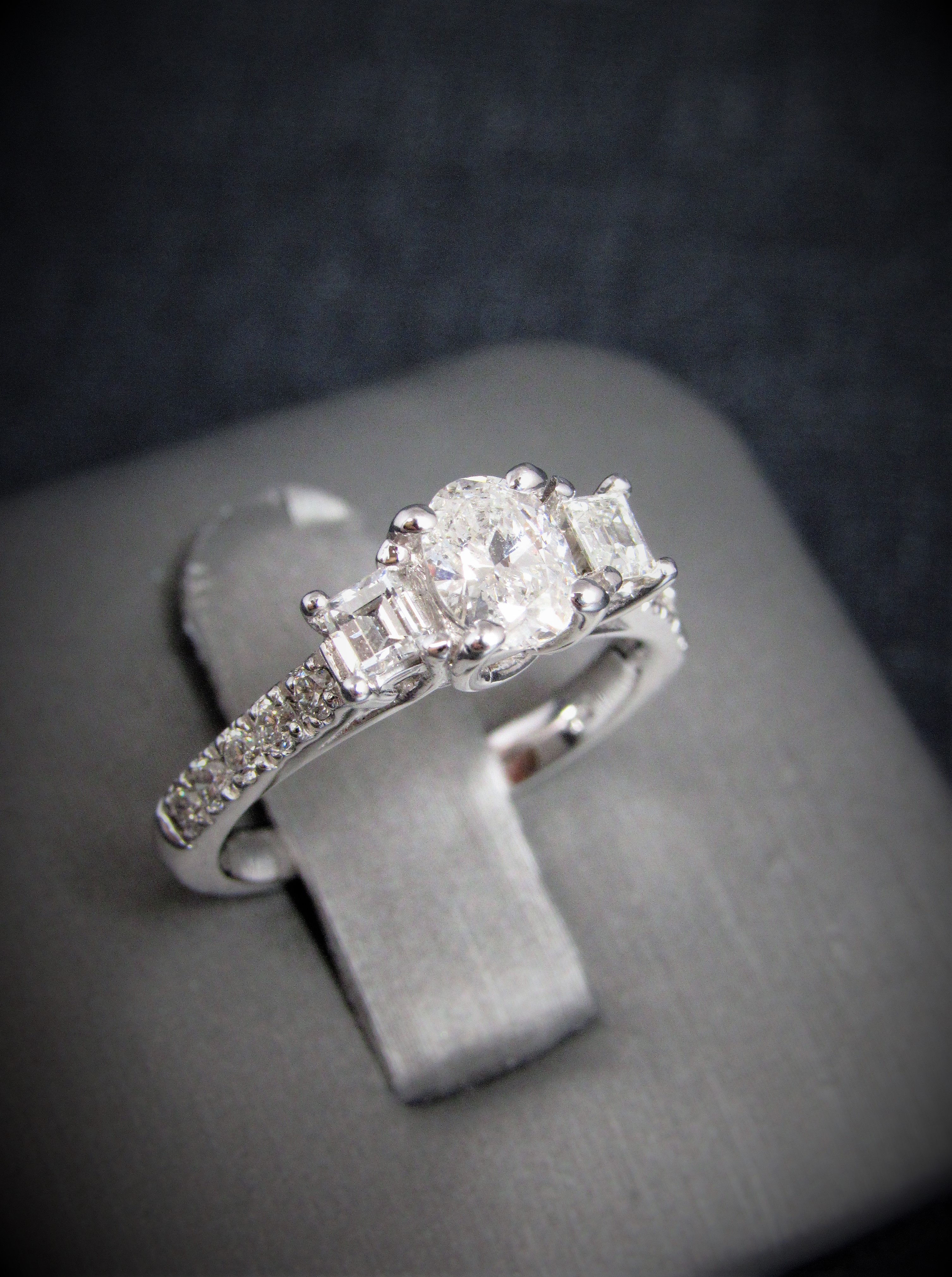 14KT White Gold Oval Cut Diamond Engagement Ring