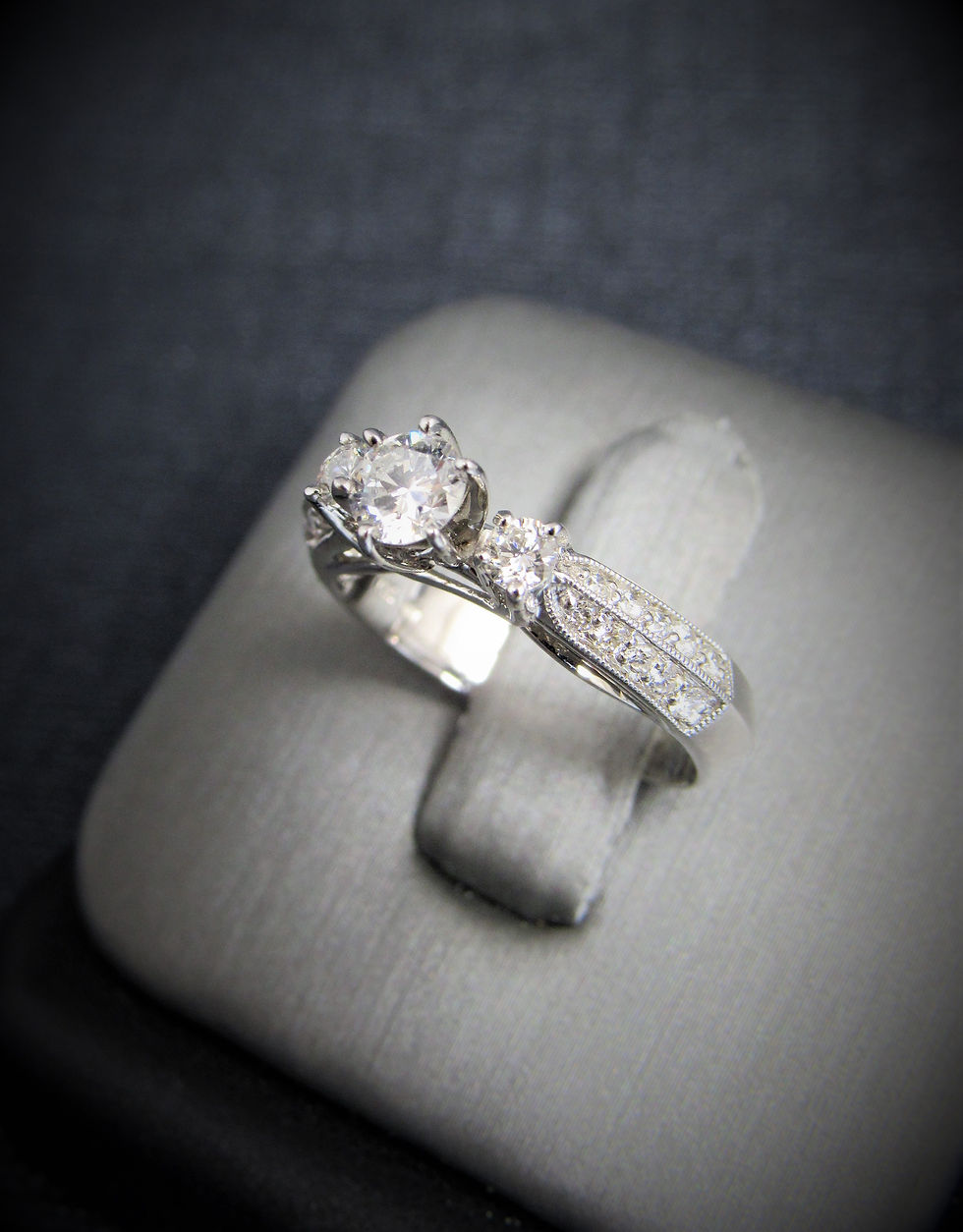 Thumbnail: 14KT White Gold Round Brilliant Cut Diamond Engagement Ring