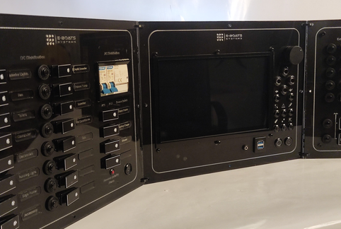 boat monitor chartplotter