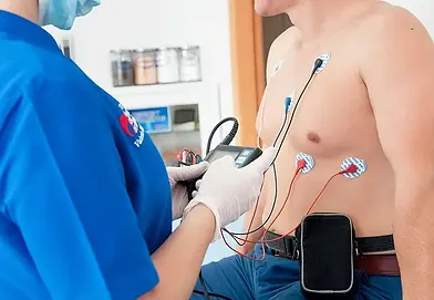PACIENTE CON HOLTER