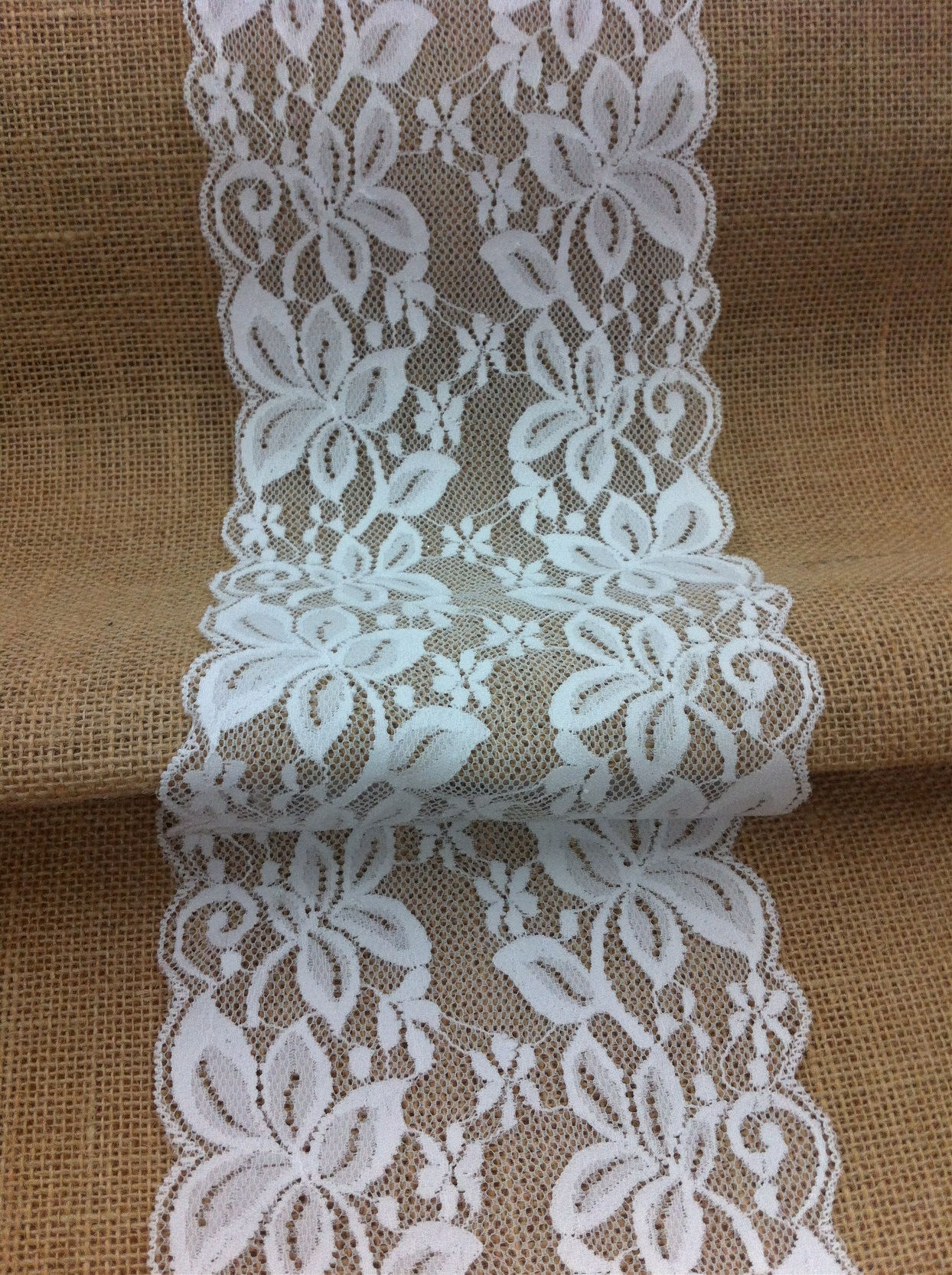 Mantel Yute con Encaje Blanco 02