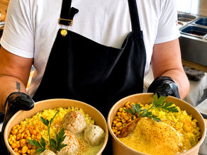 Handmade Rice & Nice bowl prepared with slow-cooked meats and turmeric rice at Chubbies Fine Street Food in Ioannina.