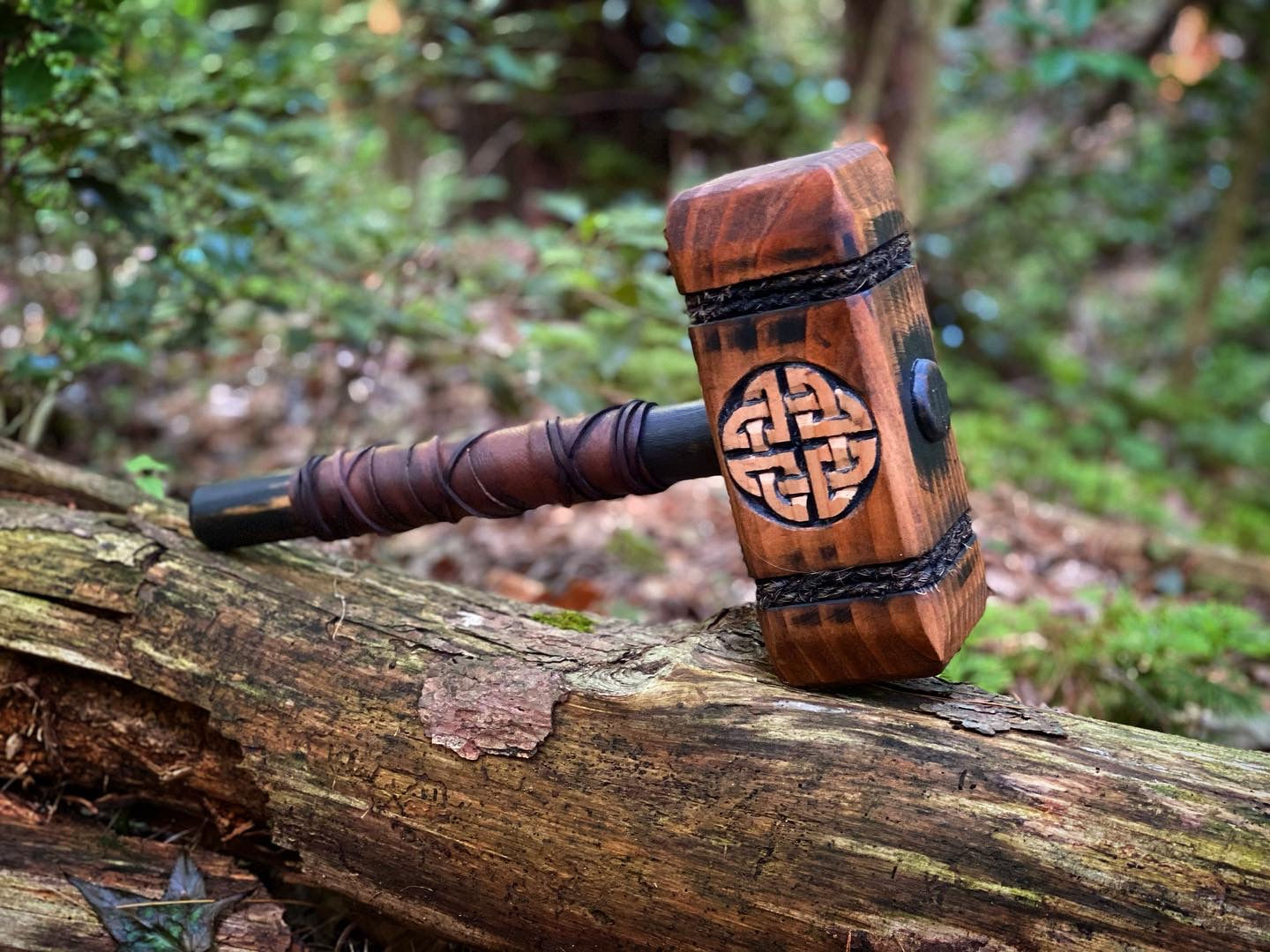 Klan Rúnda - Celtic Knot Wooden Hammer / Mjölnir