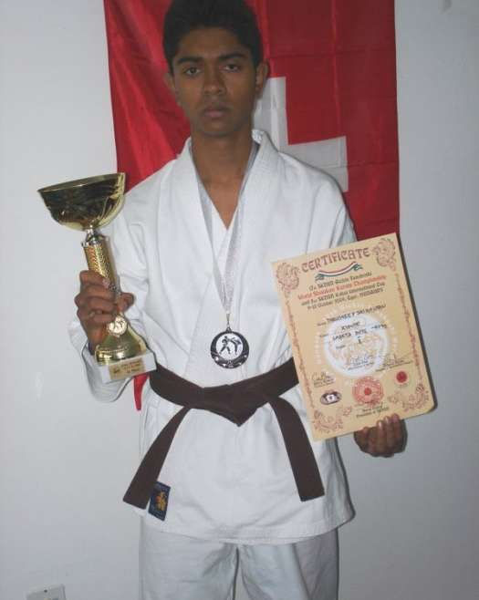 Karateschule Weisser Adler Zollikofen gewinnt Vize-Weltmeistertitel