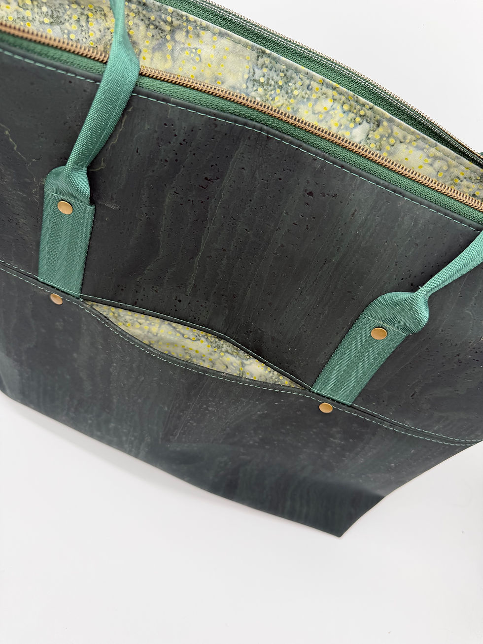 Thumbnail: Front hidden pocket