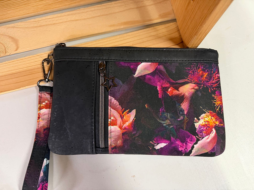 Front of clutch with zipper pocket