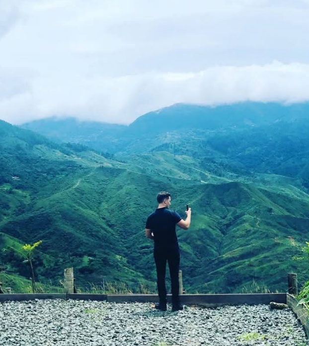 Looking at mountains in el Valle