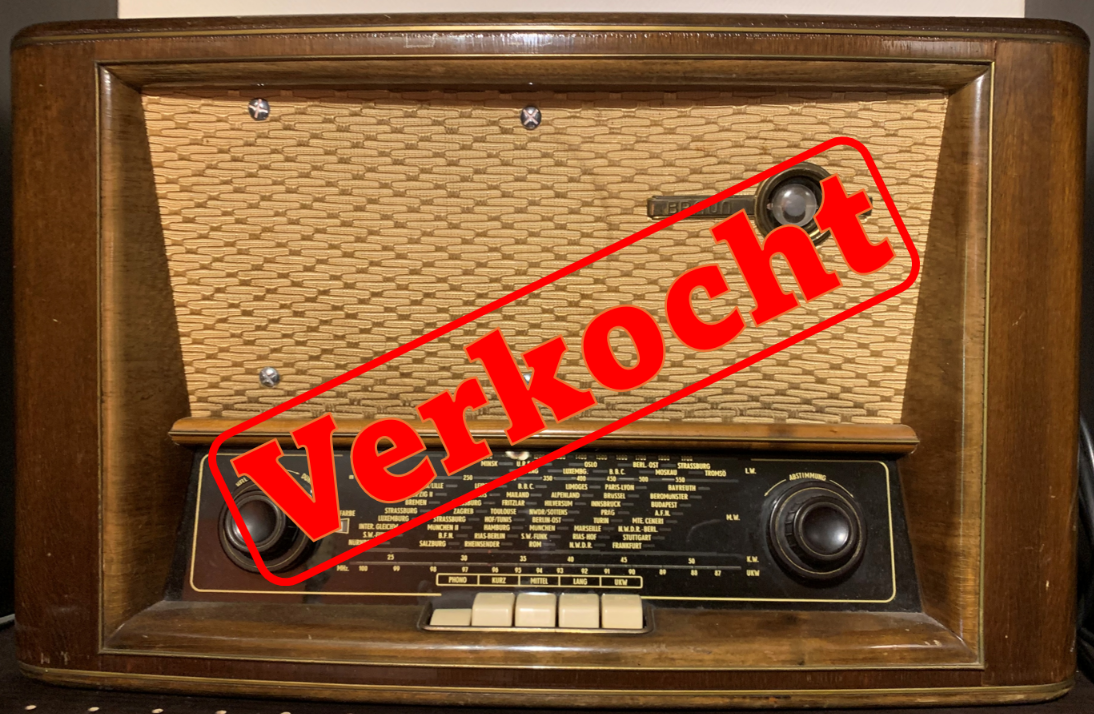 Verkocht - Buizenversterker in een 50ies Braun Radio jasje