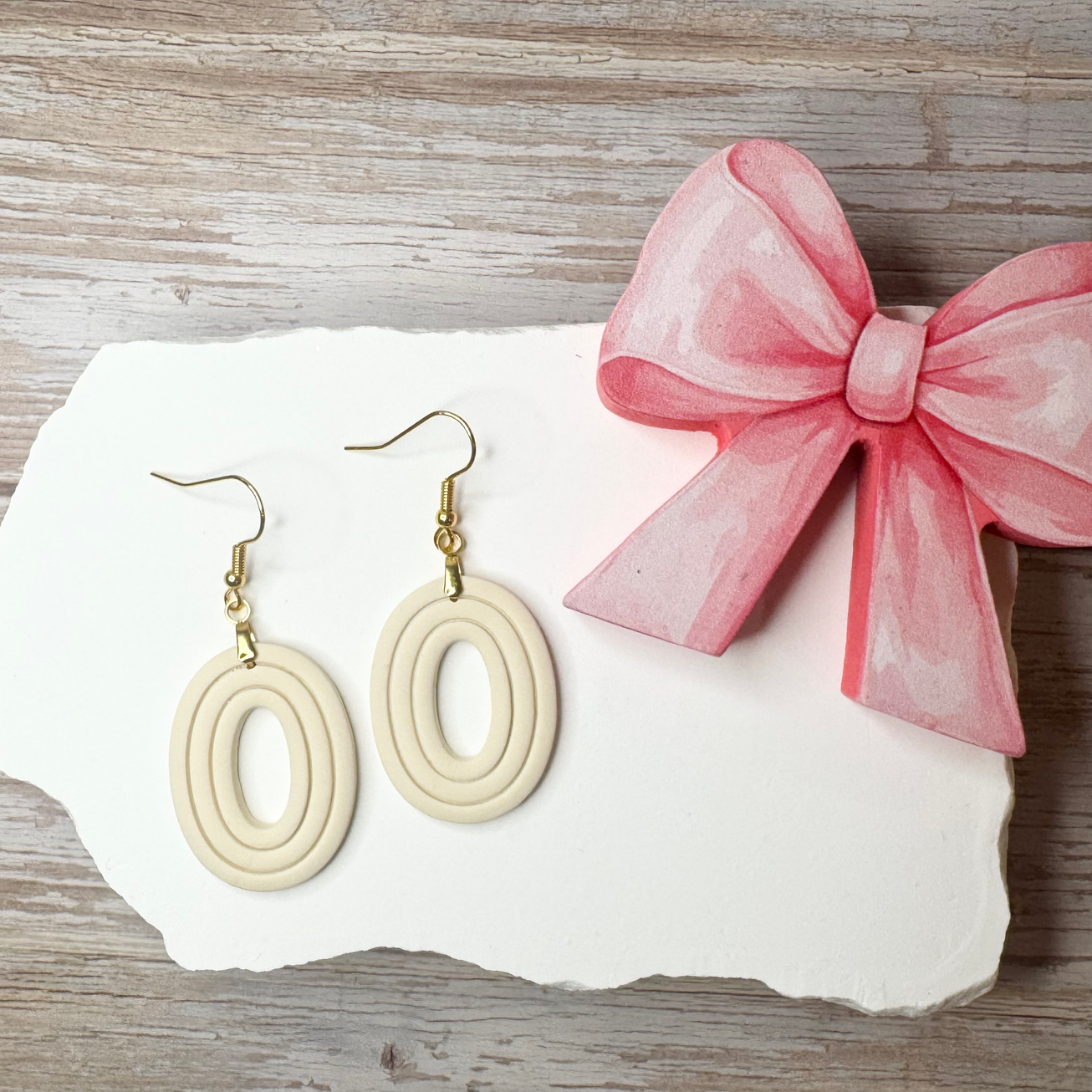 Nora - Sculpted Oval Polymer Clay Earrings (Cream)