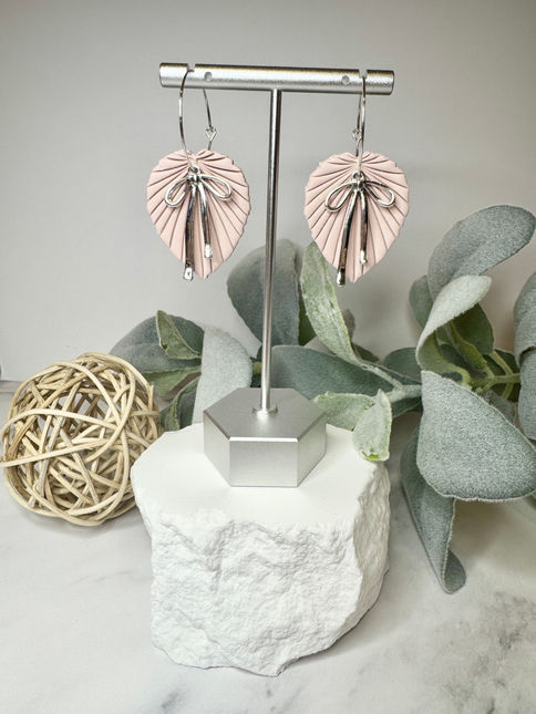 Pleated Laurel